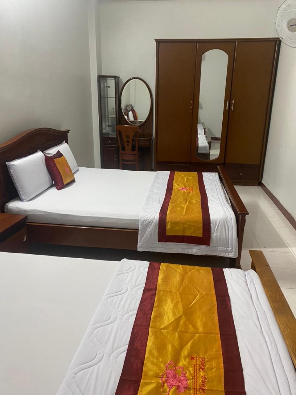 Khach San Thanh Hong Ho Chi Minh City Exterior photo