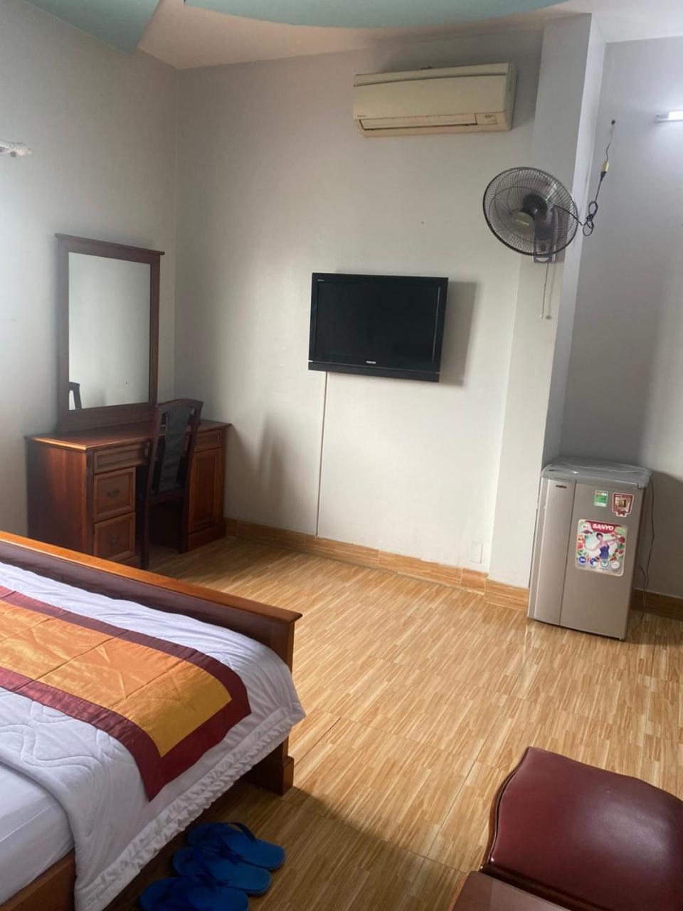 Khach San Thanh Hong Ho Chi Minh City Exterior photo